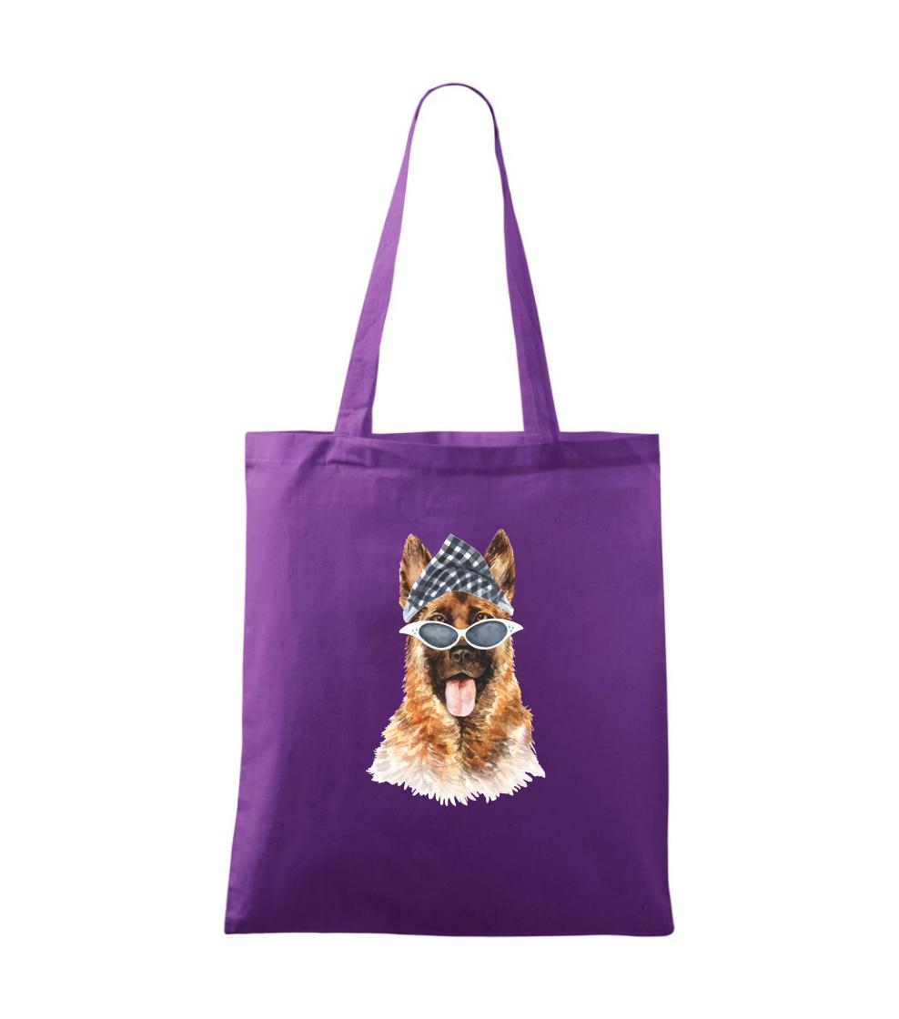 German shepherd so šatkou