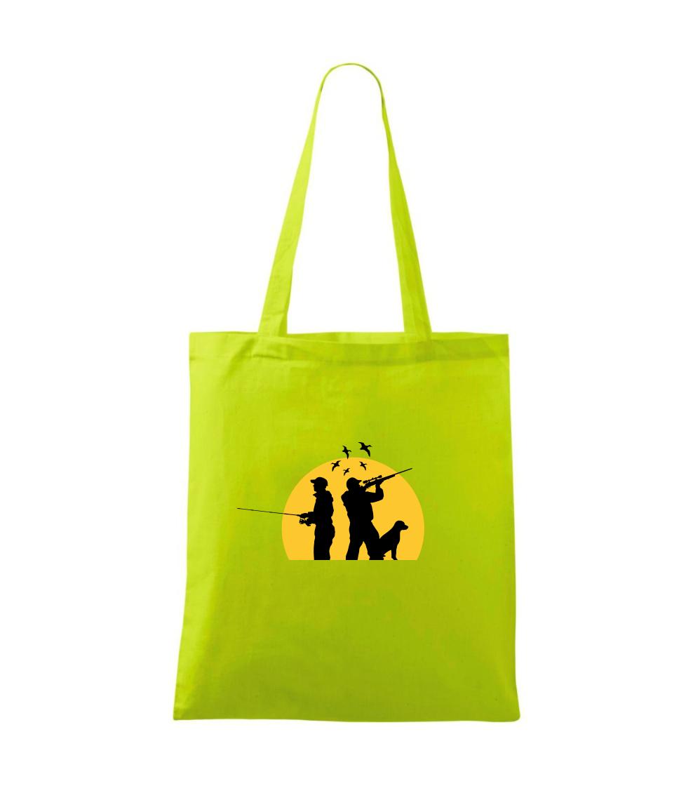 Lovec pri západe slnka