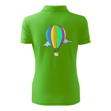 Teplovzdušný balón v oblakoch