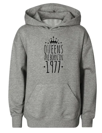 Queens are born in 1977