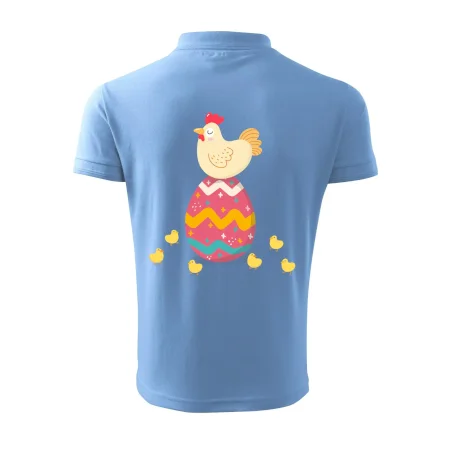 Sliepka sediaca na veľkonočnom vajci