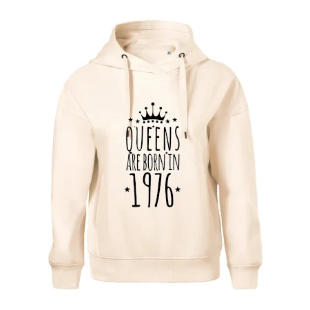 Queens are born in 1976