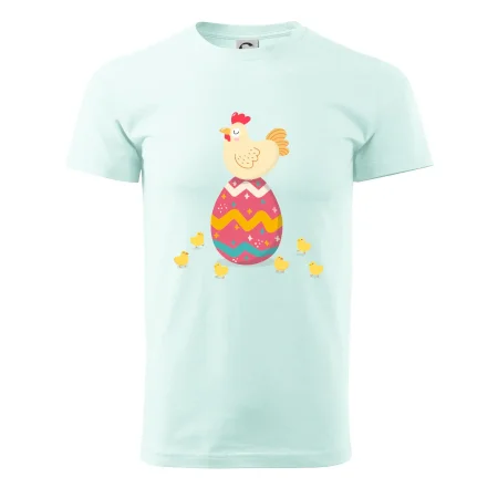 Sliepka sediaca na veľkonočnom vajci