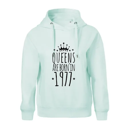 Queens are born in 1977