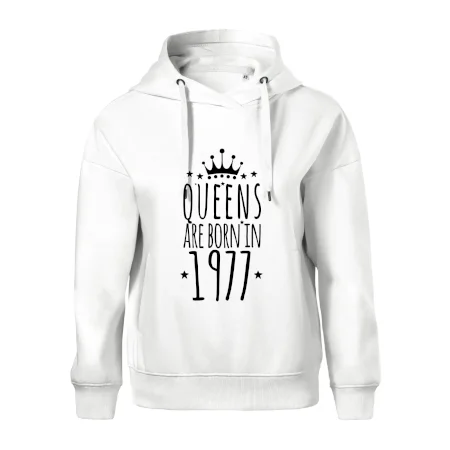 Queens are born in 1977