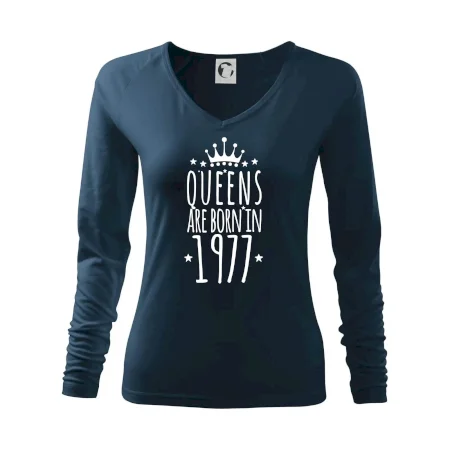 Queens are born in 1977