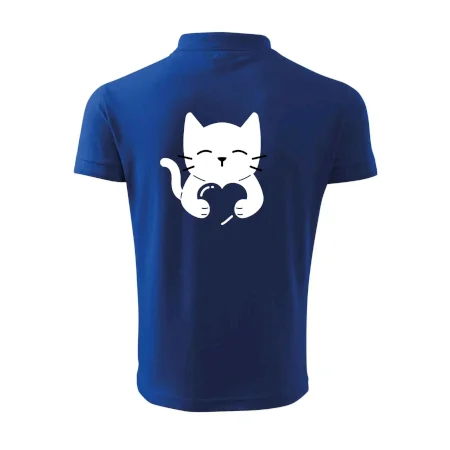 Mačka drží srdce
