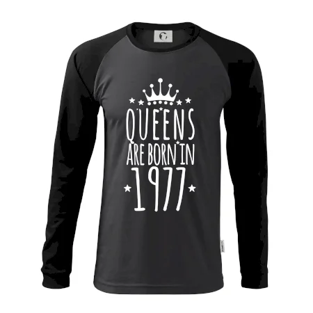 Queens are born in 1977