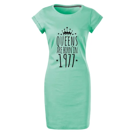 Queens are born in 1977