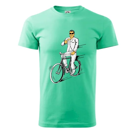 Gentleman na bicykli s pivom