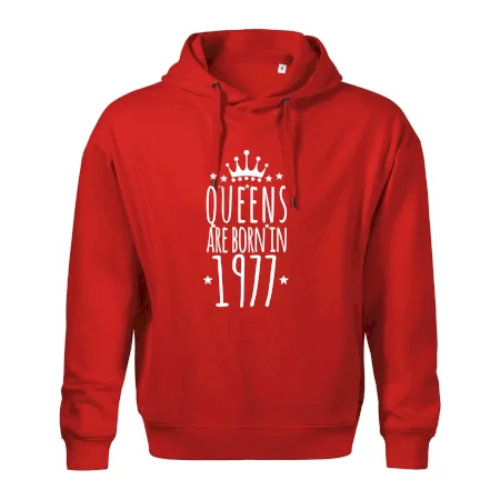 Queens are born in 1977