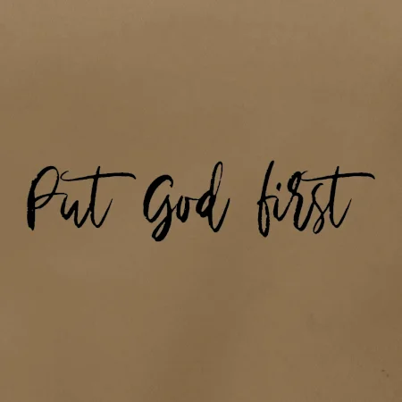 Put God first písací nápis