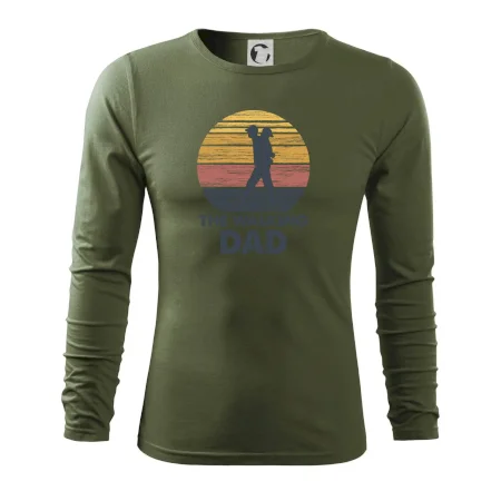 The walking dad - tata s dítětem na zádech