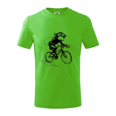 Opice s batohom na bicykli