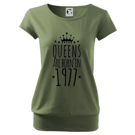 Queens are born in 1977
