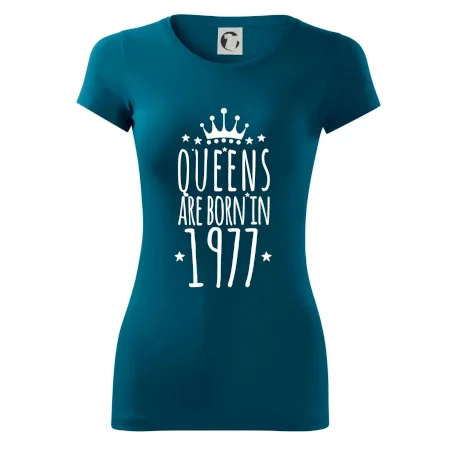 Queens are born in 1977