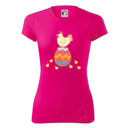 Sliepka sediaca na veľkonočnom vajci