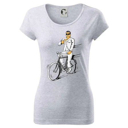 Gentleman na bicykli s pivom