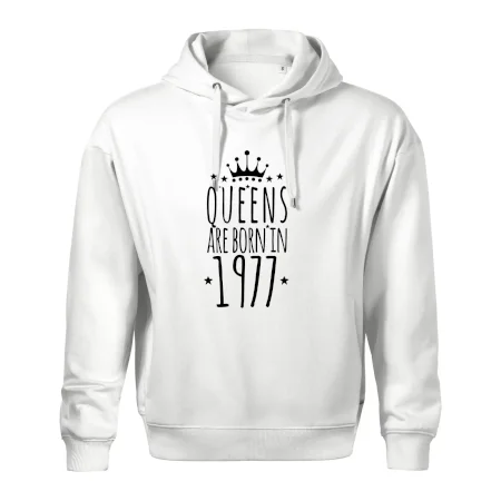 Queens are born in 1977