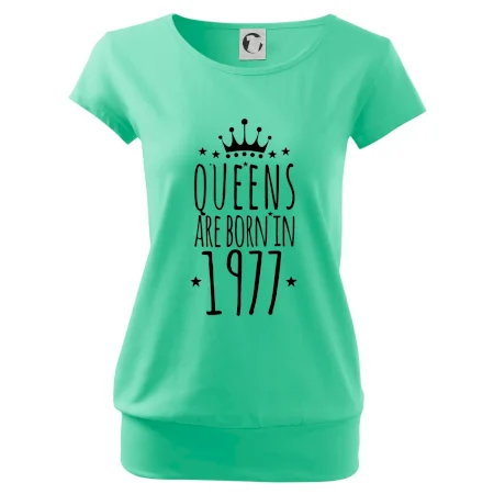 Queens are born in 1977