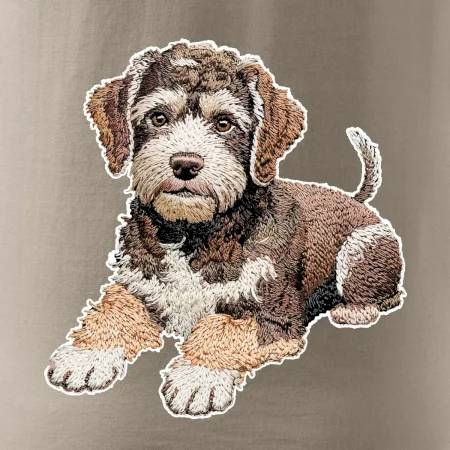 Lagotto romagnolo ležiaci vyšívaný na prsníku