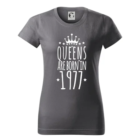 Queens are born in 1977