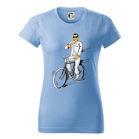 Gentleman na bicykli s pivom