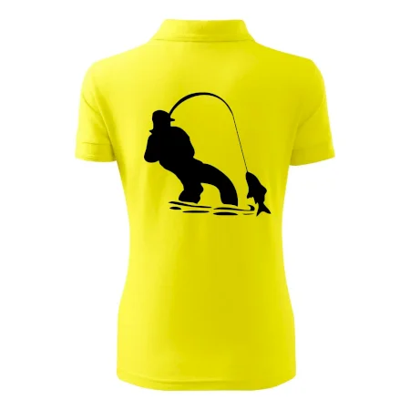 Rybár ťahajúce rybu