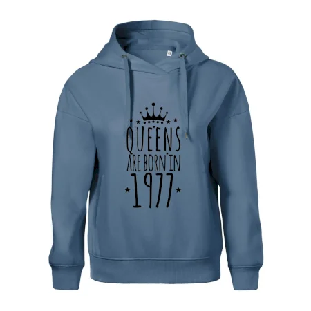 Queens are born in 1977