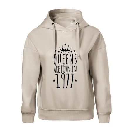 Queens are born in 1977