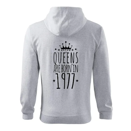Queens are born in 1977