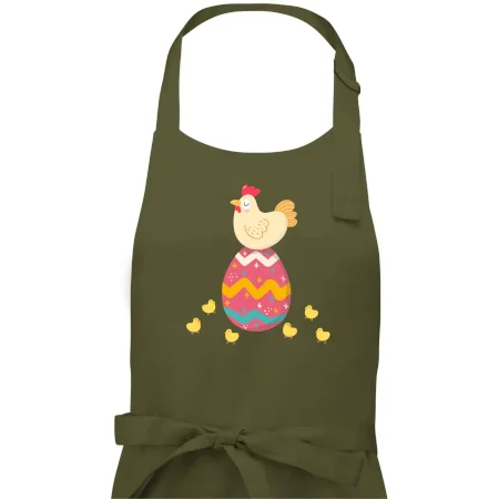 Sliepka sediaca na veľkonočnom vajci