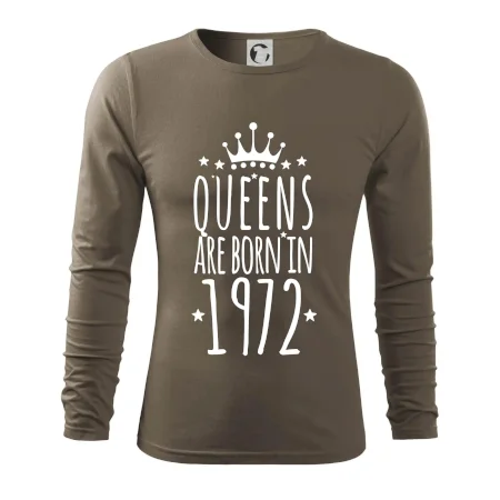 Queens are born in 1972