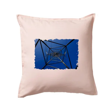 Stožiar vysokého napätia zospodu