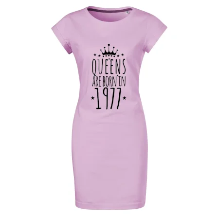 Queens are born in 1977
