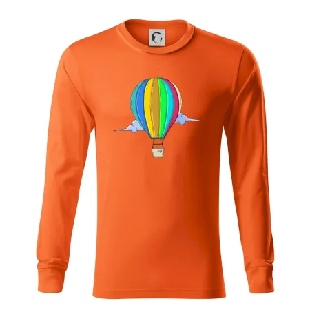 Teplovzdušný balón v oblakoch