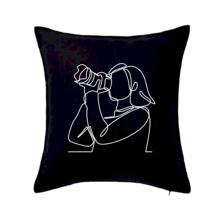 Fotografka stojaca jedným ťahom