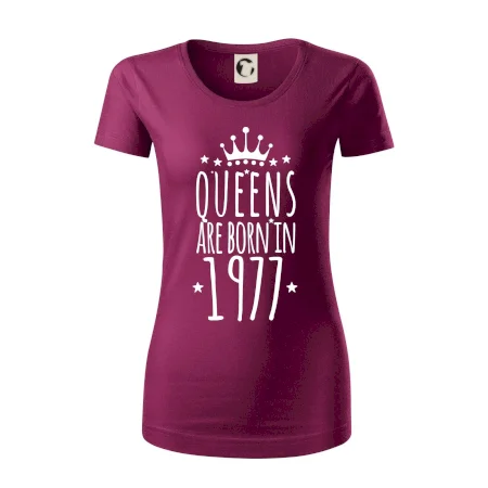 Queens are born in 1977