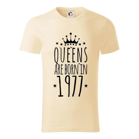 Queens are born in 1977