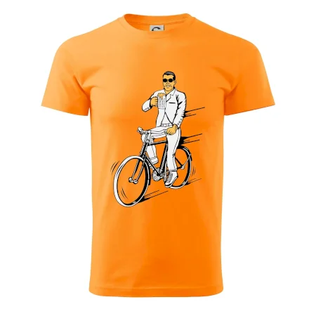 Gentleman na bicykli s pivom