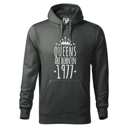 Queens are born in 1977