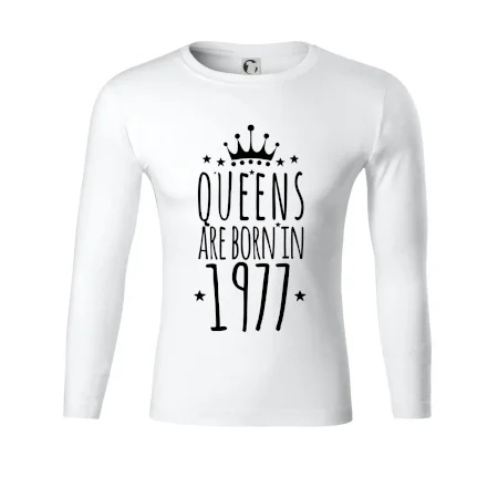 Queens are born in 1977