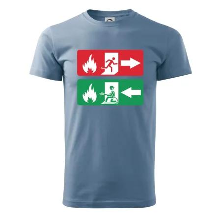 Lidé utíkají, hasiči přibíhají