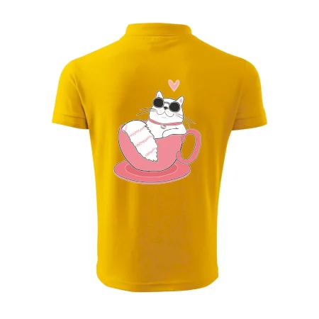 Hustá mačka v hrnčeku