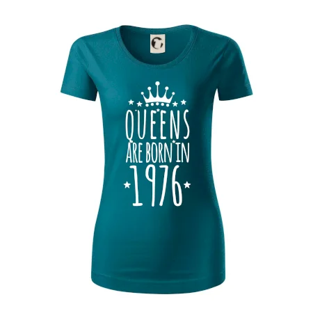 Queens are born in 1976