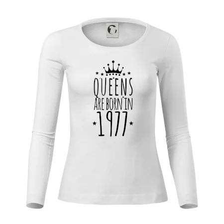 Queens are born in 1977