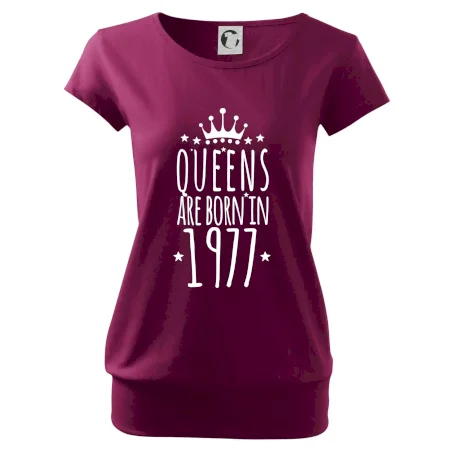 Queens are born in 1977