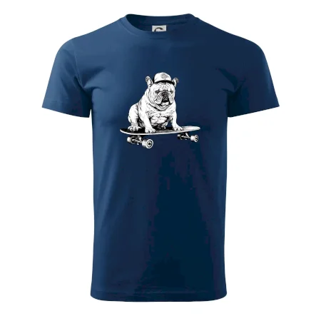 Čiernobiely buldog na skateboarde