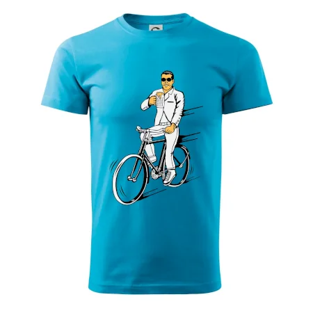 Gentleman na bicykli s pivom