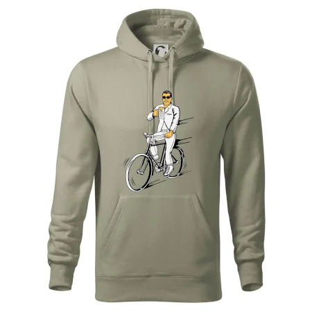 Gentleman na bicykli s pivom